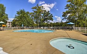 Branson Family Resort Condo With Indoor Pool And Patio